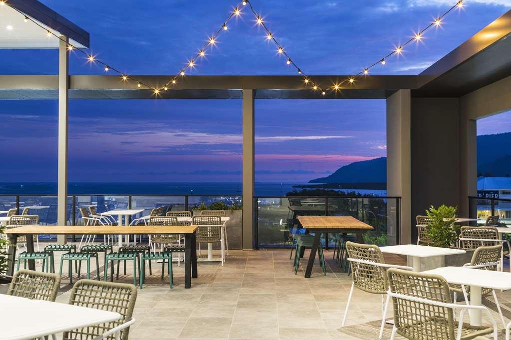 Oaks Cairns Hotel Restoran gambar